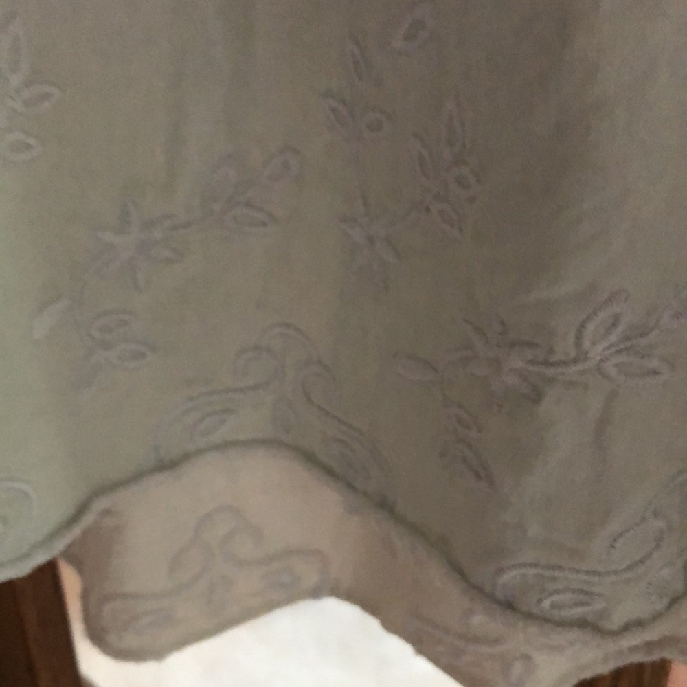 2/30🌻Beautiful soft denim dress embroidered hem Sz M - Picture 2 of 8